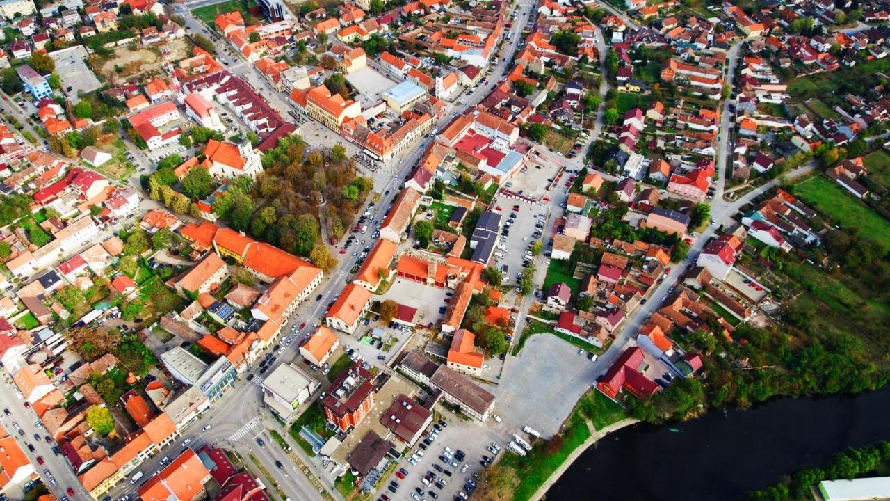 Hotel Slavonija Vinkovci Buitenkant foto